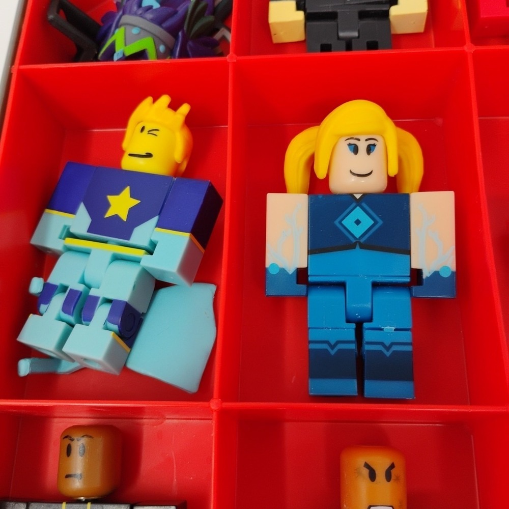 ROBLOX Storage Carry Case with 15 Figures & Accessories - No Codes Included - Picture 6 of 16